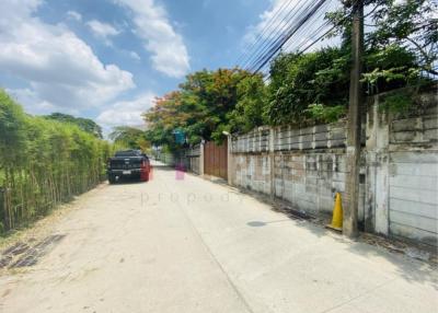 Land for sale 320 sq.wah Sukhumvit 101 (Punnawithi) in the residential area