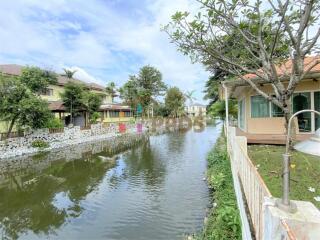 For sale the house in compound with lake at Laddawan Pinklao-Baromratchonnee