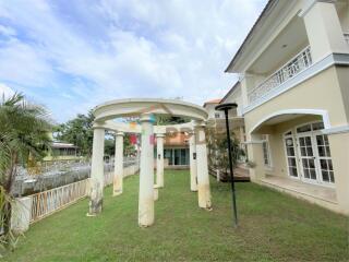 For sale the house in compound with lake at Laddawan Pinklao-Baromratchonnee