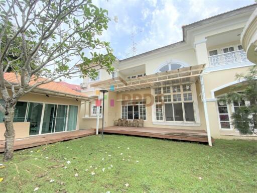 For sale the house in compound with lake at Laddawan Pinklao-Baromratchonnee