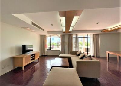 Low-rise apartment for rent at Sukhumvit soi 26