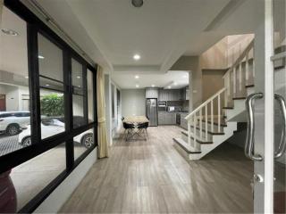 2 Bedrooms for rent at Sukhumvit 38, Pets friendly.