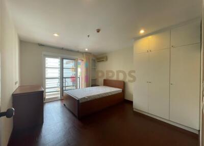 Apartment for rent walking distance to BTS Skytrain