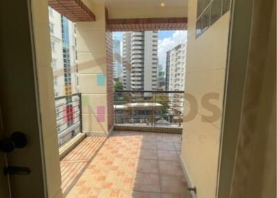 Apartment for rent walking distance to BTS Skytrain