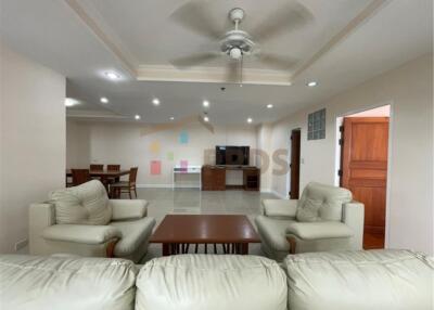 3 bedrooms for rent walking distance to BTS Prompong