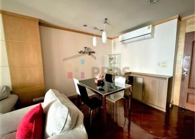 For rent: Spacious 2-bedroom condo, comfortable living, near BTS/MRT Asoke - Petchaburi Station