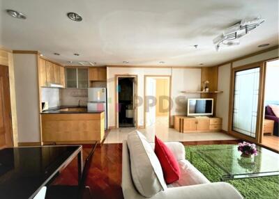 For rent: Spacious 2-bedroom condo, comfortable living, near BTS/MRT Asoke - Petchaburi Station