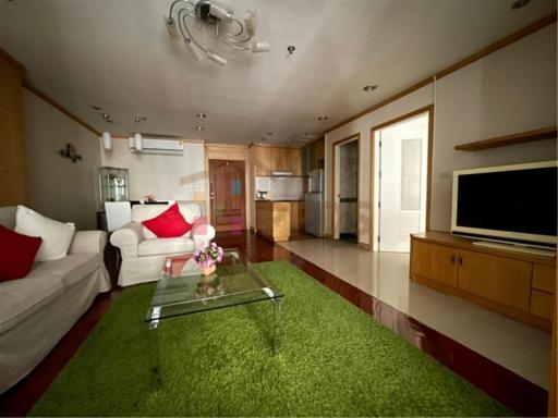 For rent: Spacious 2-bedroom condo, comfortable living, near BTS/MRT Asoke - Petchaburi Station