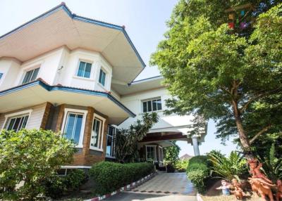 1,500 Sqm., 4 Beds, 4 Baths House listed for ฿ 25,000,000.