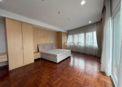 Two bedrooms for rent at Sukhumvit soi 24 near BTS Prompong