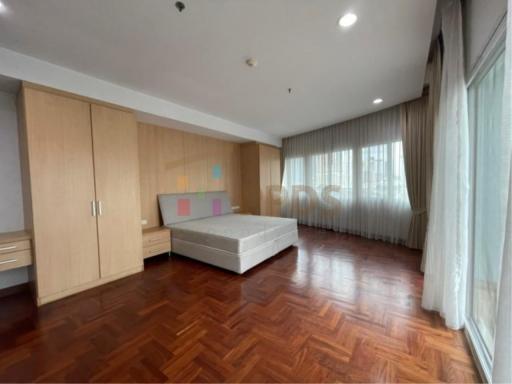 Two bedrooms for rent at Sukhumvit soi 24 near BTS Prompong