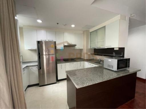 Two bedrooms for rent at Sukhumvit soi 24 near BTS Prompong