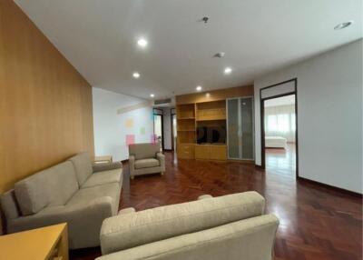 Two bedrooms for rent at Sukhumvit soi 24 near BTS Prompong