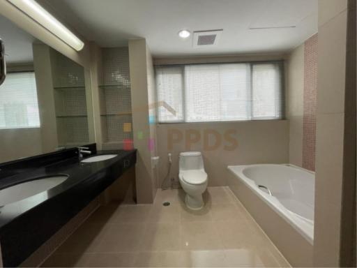 Two bedrooms for rent at Sukhumvit soi 24 near BTS Prompong