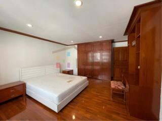 Pets friendly 3 bedrooms for rent at Sukhumvit soi 12