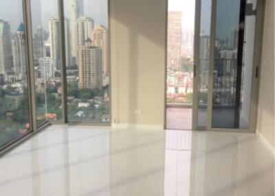 Condominium for sale with tenant on Sathorn – Narathiwas Area