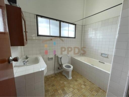 Pets’ friendly apartment for rent in soi Thonglor