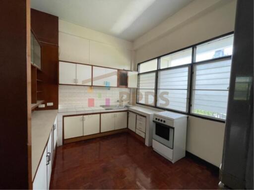 Pets’ friendly apartment for rent in soi Thonglor