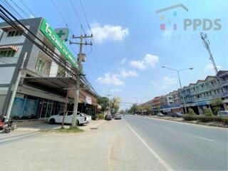 1,000 Sqm., 3 Beds, 4 Baths Building listed for ฿ 18,000,000.