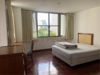 Big balcony 3 bedrooms for rent at Sukhumvit soi 12