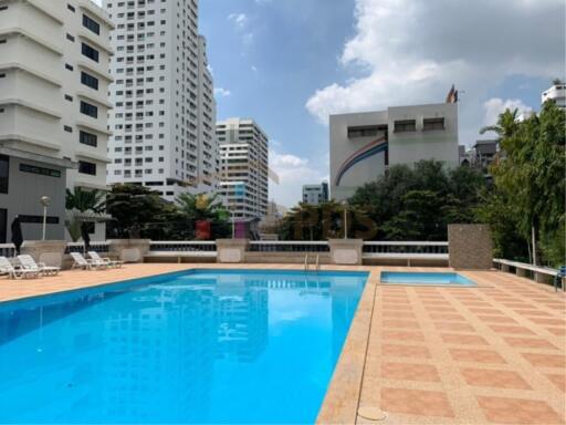 Big balcony 3 bedrooms for rent at Sukhumvit soi 12