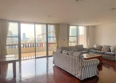 Big balcony 3 bedrooms for rent at Sukhumvit soi 12