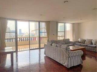 Big balcony 3 bedrooms for rent at Sukhumvit soi 12