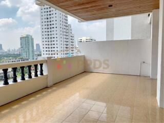 Big balcony 3 bedrooms for rent at Sukhumvit soi 12