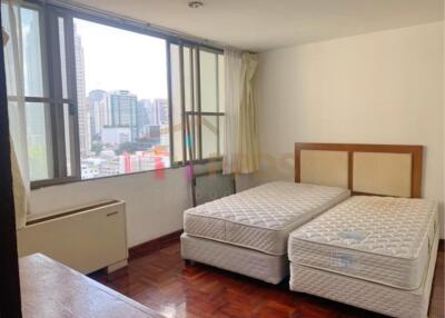 Big balcony 3 bedrooms for rent at Sukhumvit soi 12