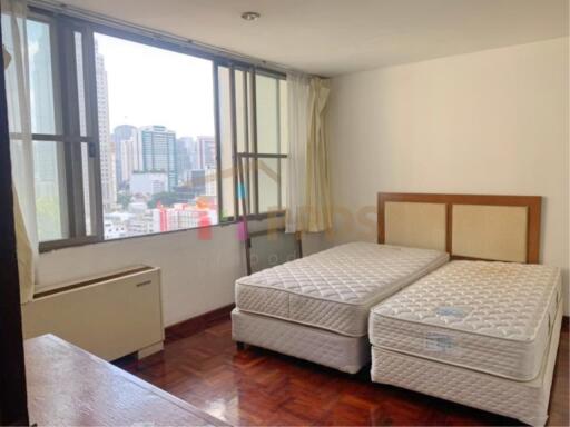 Big balcony 3 bedrooms for rent at Sukhumvit soi 12