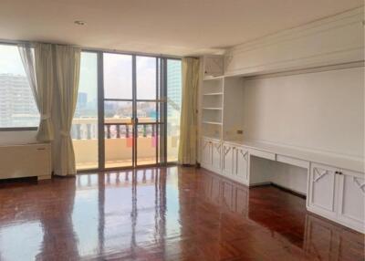 Big balcony 3 bedrooms for rent at Sukhumvit soi 12