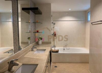 Nice 3 Bedrooms for rent at Sukhumvit