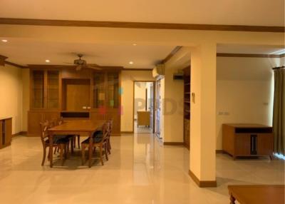 2 Bedrooms for rent at Sukhumvit near BTS Sky train