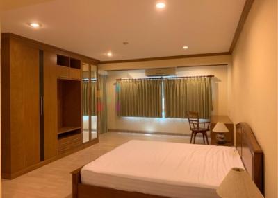 2 Bedrooms for rent at Sukhumvit near BTS Sky train