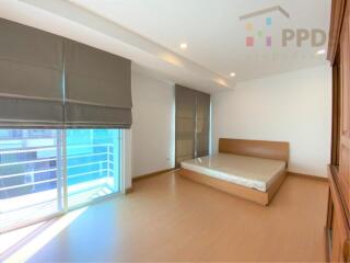 Super Size Townhouse on Onnut-Srinakarin area for rent and sale