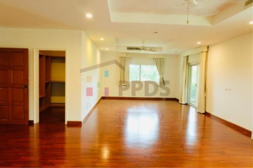 Nichada Thani near ISB School on Samakee Road for rent 4 bedrooms