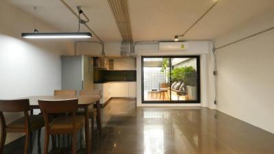 Loft Style Townhouse for rent in Sukhumvit 63 (Ekkamai)