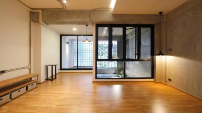 Loft Style Townhouse for rent in Sukhumvit 63 (Ekkamai)