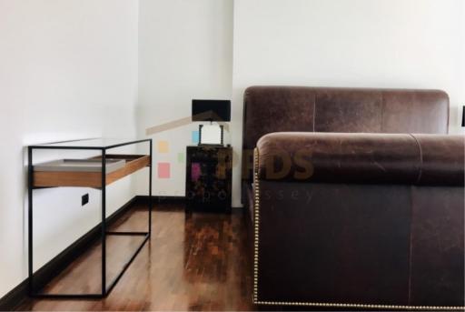 Sale/Rent Townhouse in Thonglor (Sukhumvit 55) in compound with shared pool and security guard