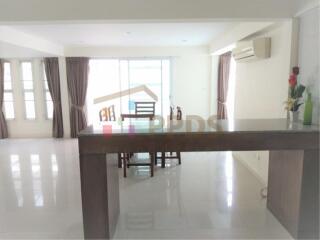 3 bedrooms modern style house with garden for rent at Sukhumvit 63 (Ekkamai)