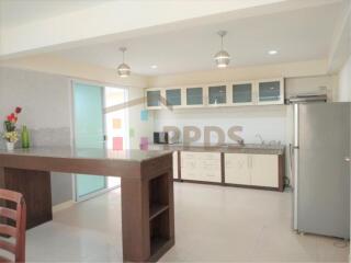 3 bedrooms modern style house with garden for rent at Sukhumvit 63 (Ekkamai)