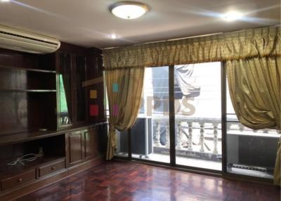 For Rent Townhouse in a great location on Sukhumvit 49 (Thonglor Area)