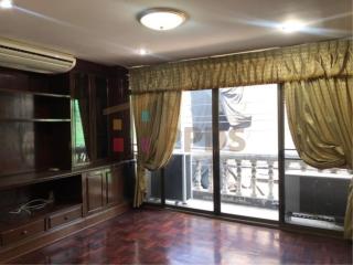 For Rent Townhouse in a great location on Sukhumvit 49 (Thonglor Area)