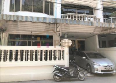 For Rent Townhouse in a great location on Sukhumvit 49 (Thonglor Area)