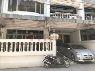 For Rent Townhouse in a great location on Sukhumvit 49 (Thonglor Area)