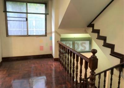 For Rent Townhouse in a great location on Sukhumvit 49 (Thonglor Area)