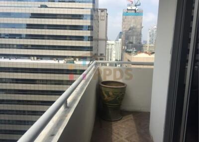 2 bedrooms for rent walking distance to BTS Asoke and MRT Subway