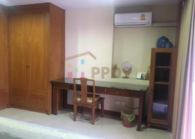 2 bedrooms for rent walking distance to BTS Asoke and MRT Subway