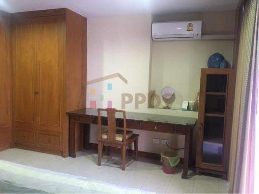 2 bedrooms for rent walking distance to BTS Asoke and MRT Subway