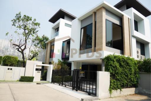 Excellent Fully Furnished House for sale at Nirvana Beyond Charoemprakaite Rama 9 RD opposite Suanlung Rama 9